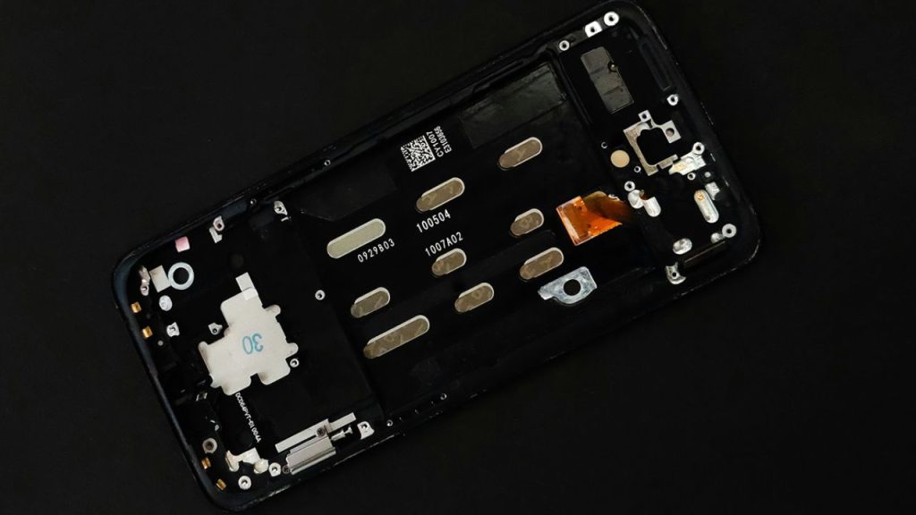 a photo showing the internals of a smartphone used to represent the technology developed by CSR which enabled Bluetooth in mobile devices.