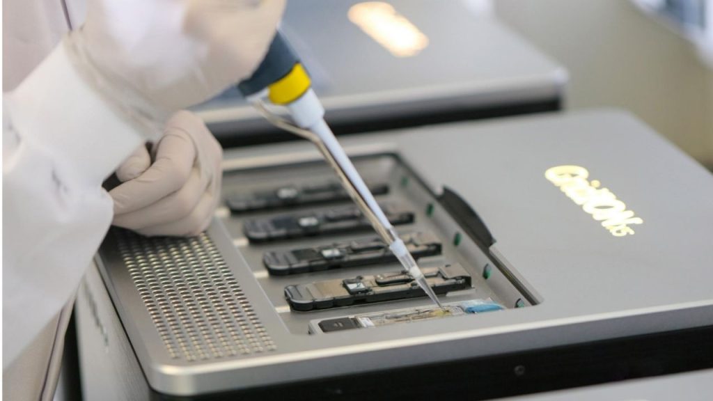 A close up of a lab technician using a pipette to sequence DNA/RNA using technology from Oxford Nanopore Technologies.