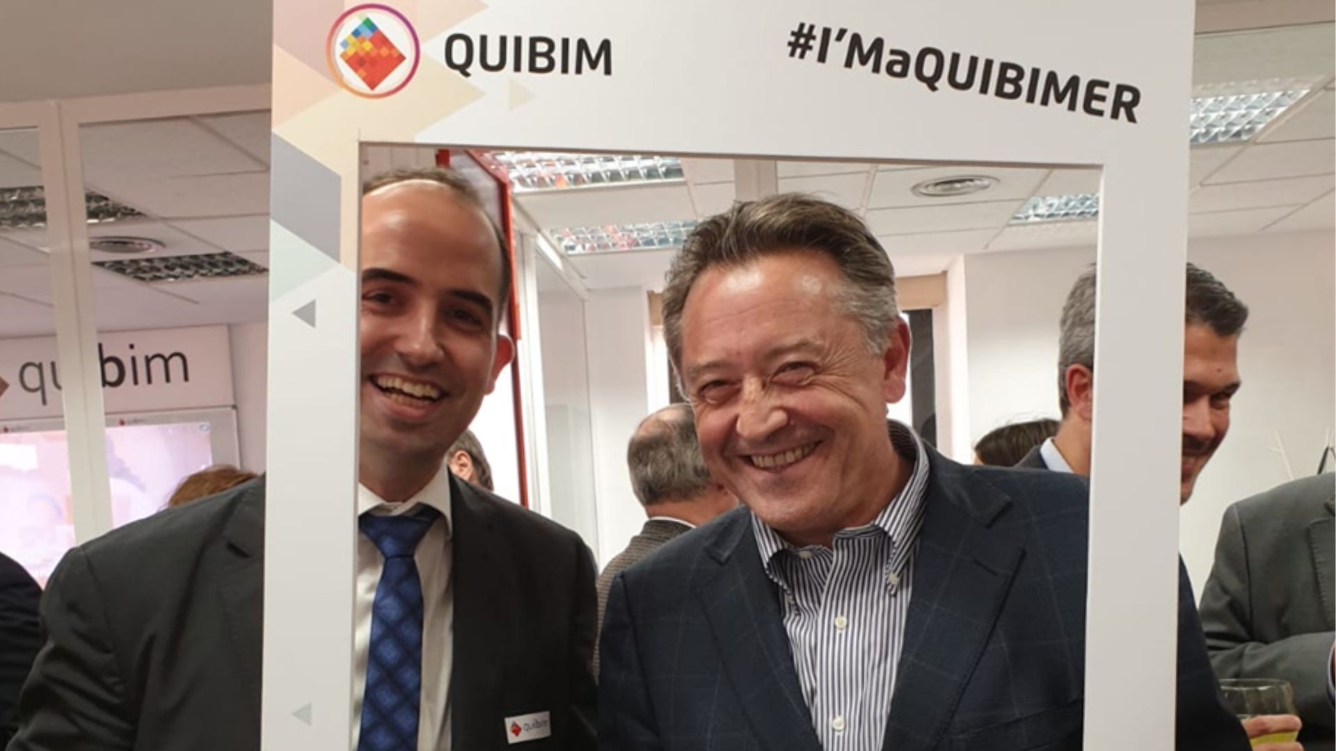 Quibim's co-founders, Ángel Alberich and Luis Martí Bonmatí pose for a photo in Quibim HQ.