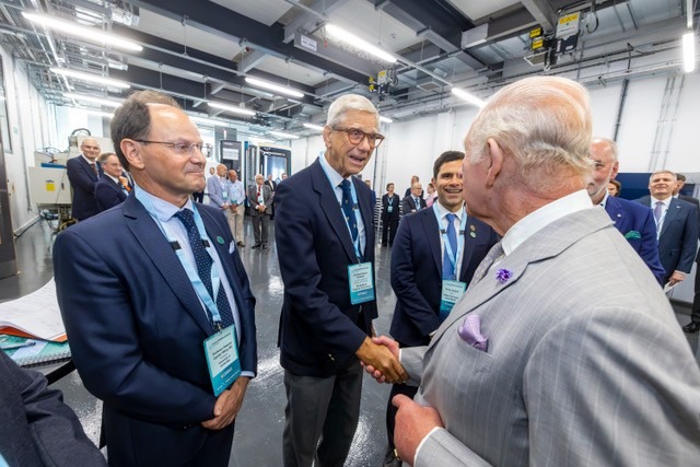 Dr Hermann Hauser meets His Majesty The King at the opening of the Whittle Laboratory in Cambridge.